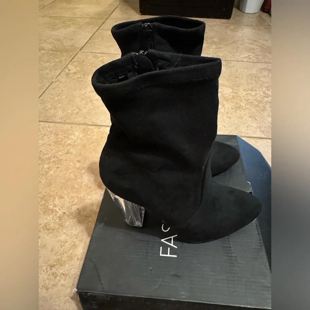 NIB Fashion Nova Luna Ankle Bootie - Picture 4 of 10